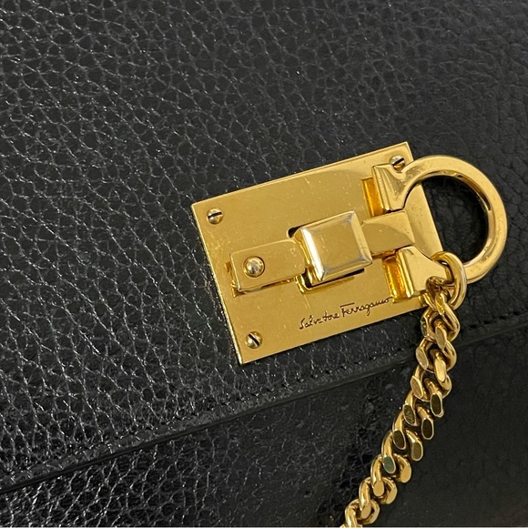 Salvatore Ferragamo pebbled black chain  link  leather handbag bag Purse Fall - Picture 3 of 15
